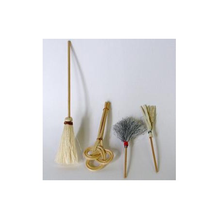 ZZ ESCOBA Y PLUMEROS