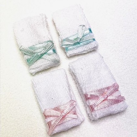 ZZ TOALLAS BLANCAS CON LAZO AZUL Y ROSA 2+2